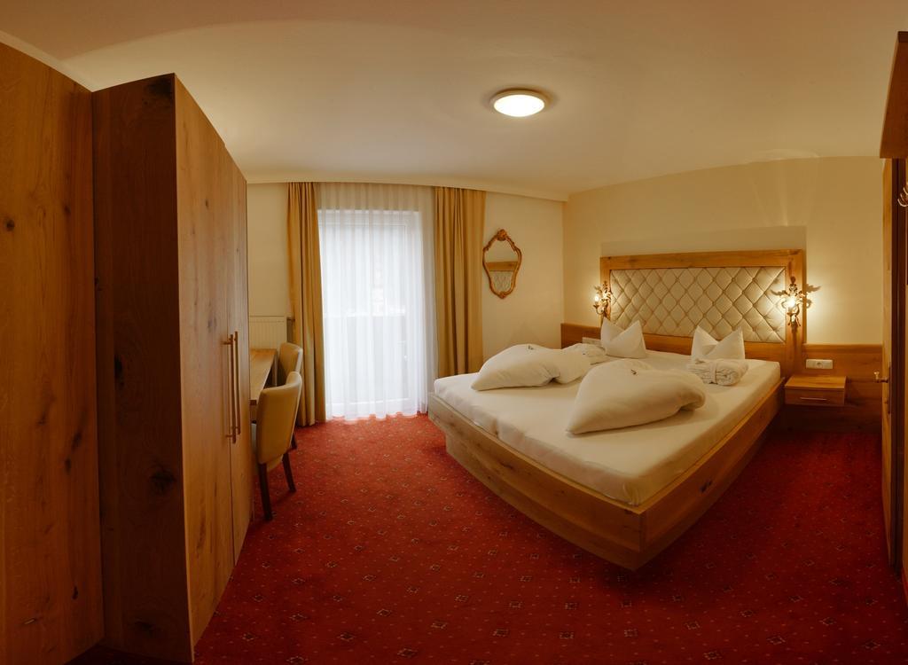 Hotel Habicht Fulpmes Habitación foto