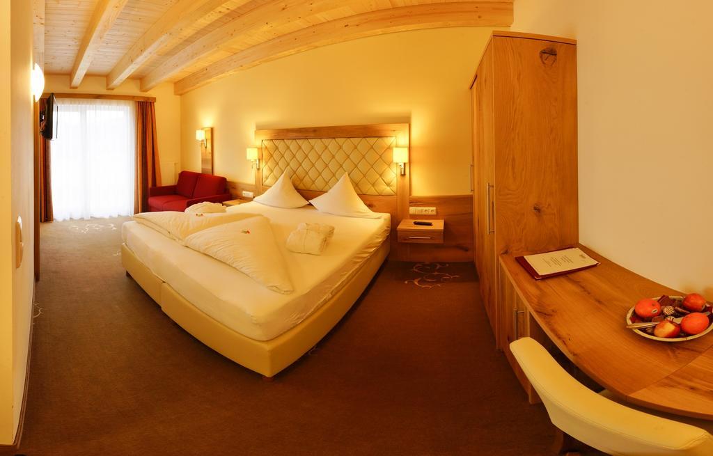 Hotel Habicht Fulpmes Habitación foto