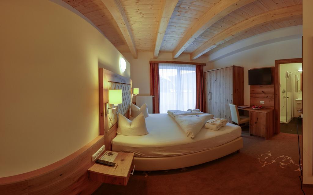Hotel Habicht Fulpmes Habitación foto