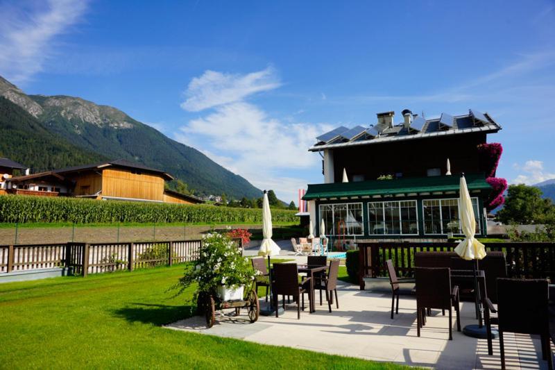 Hotel Habicht Fulpmes Exterior foto