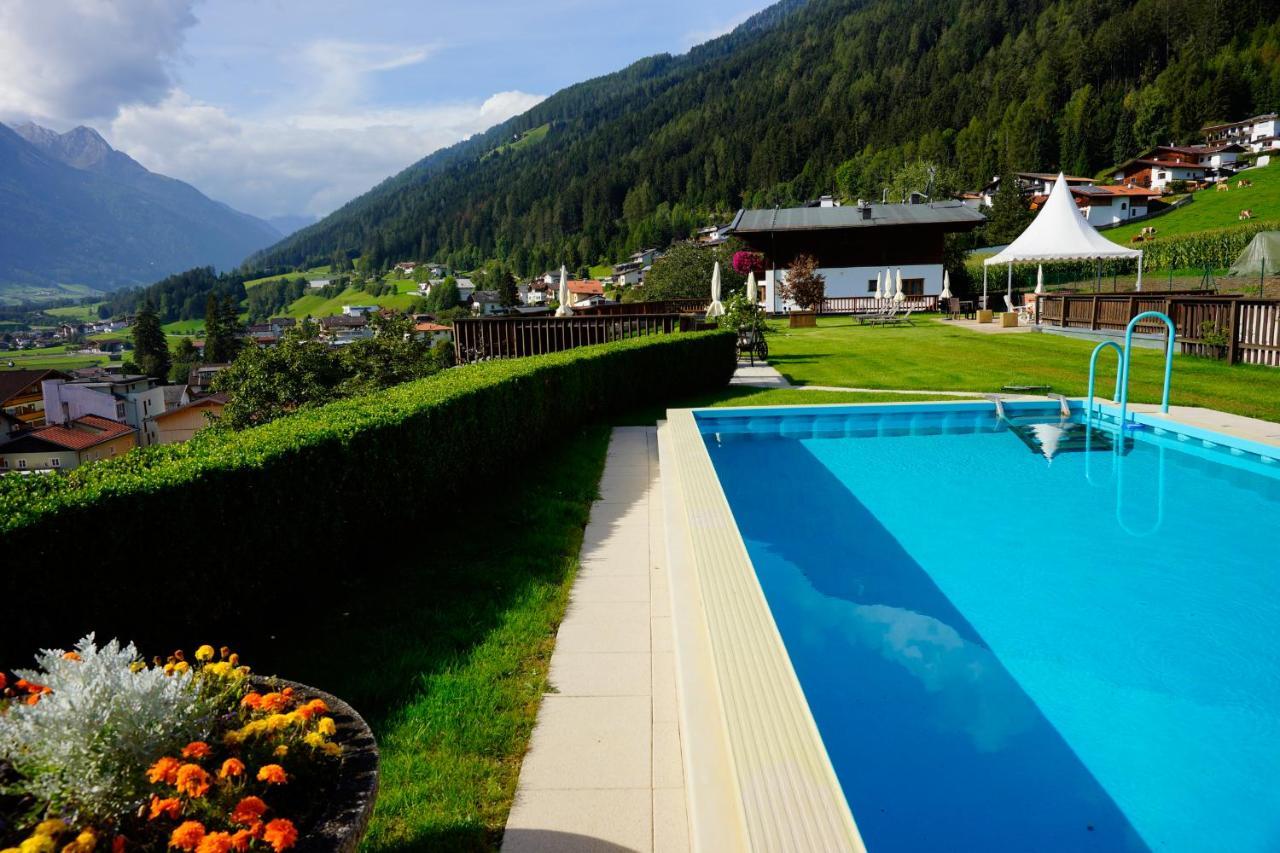 Hotel Habicht Fulpmes Exterior foto