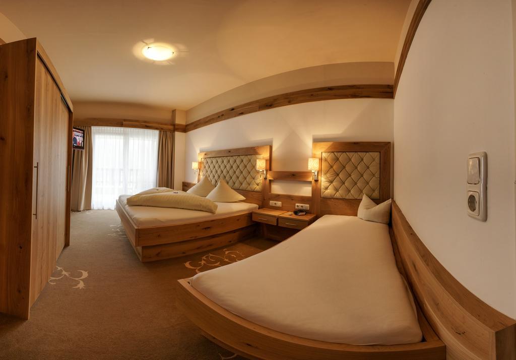 Hotel Habicht Fulpmes Habitación foto